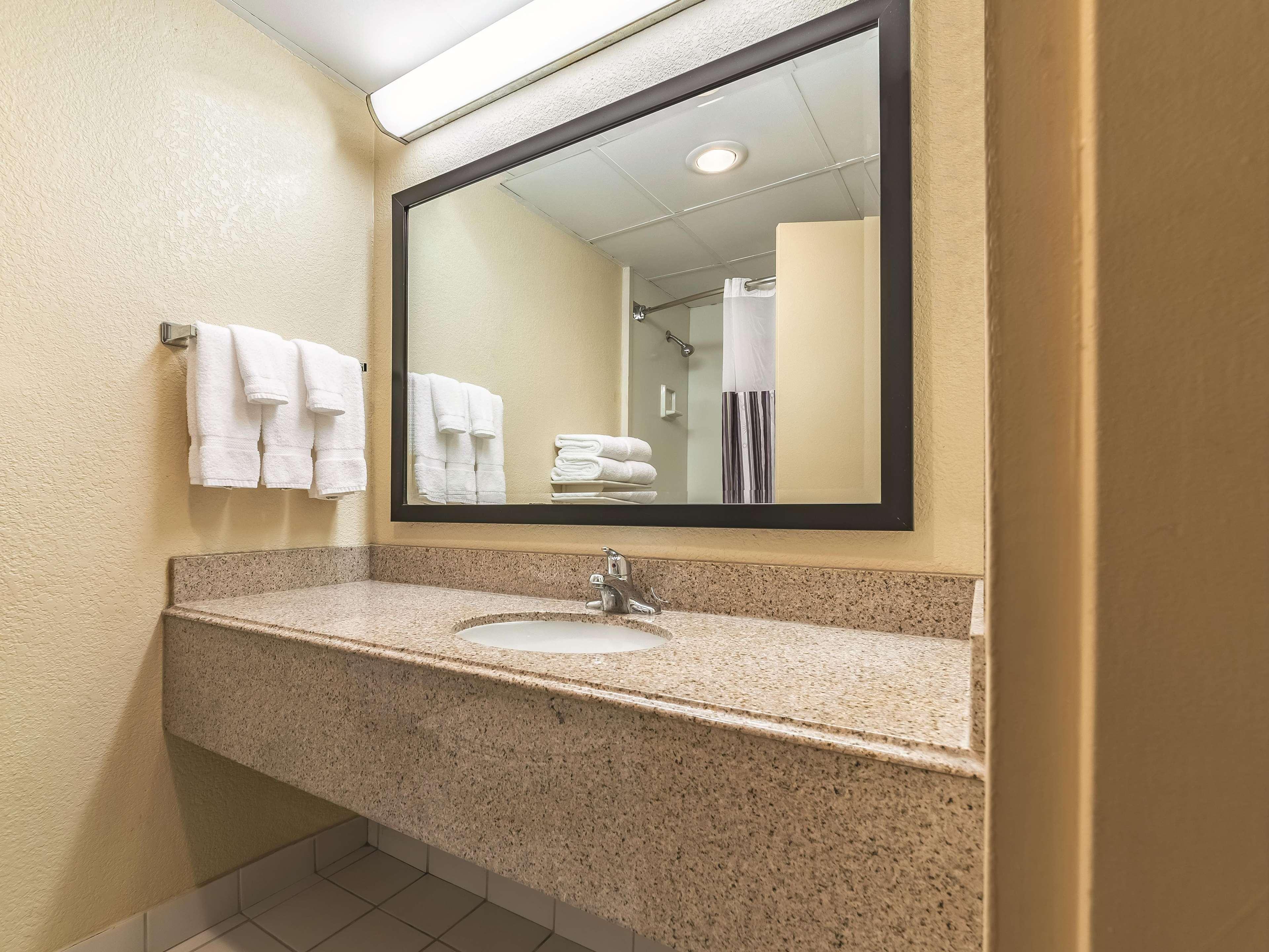 Ramada Inn By Wyndham Fairfield Nj Ngoại thất bức ảnh