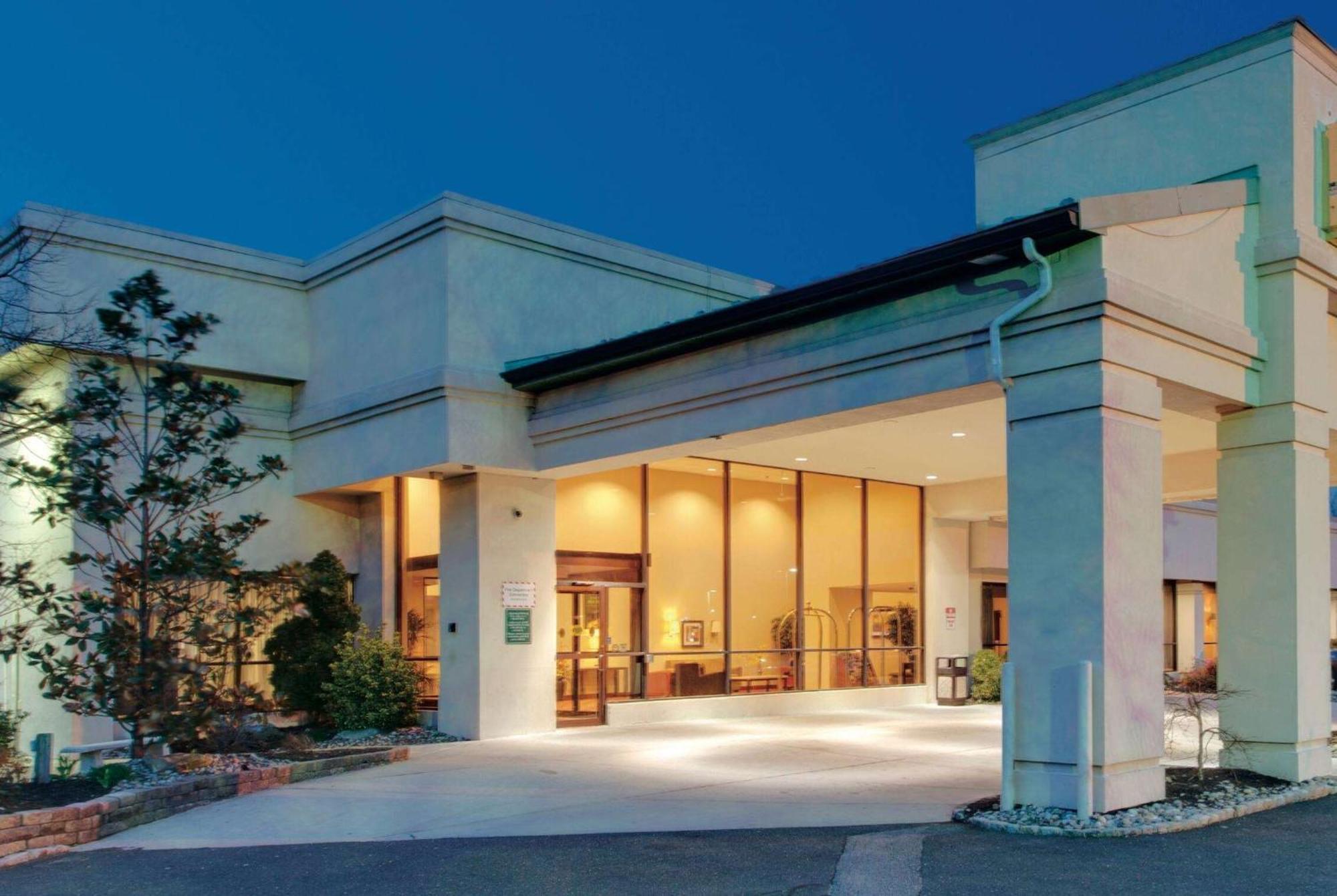 Ramada Inn By Wyndham Fairfield Nj Ngoại thất bức ảnh